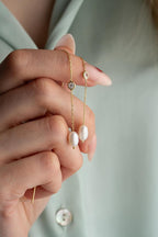 925 Ayar Gümüş Gold Tektaş Detaylı İncili Zincir Küpe