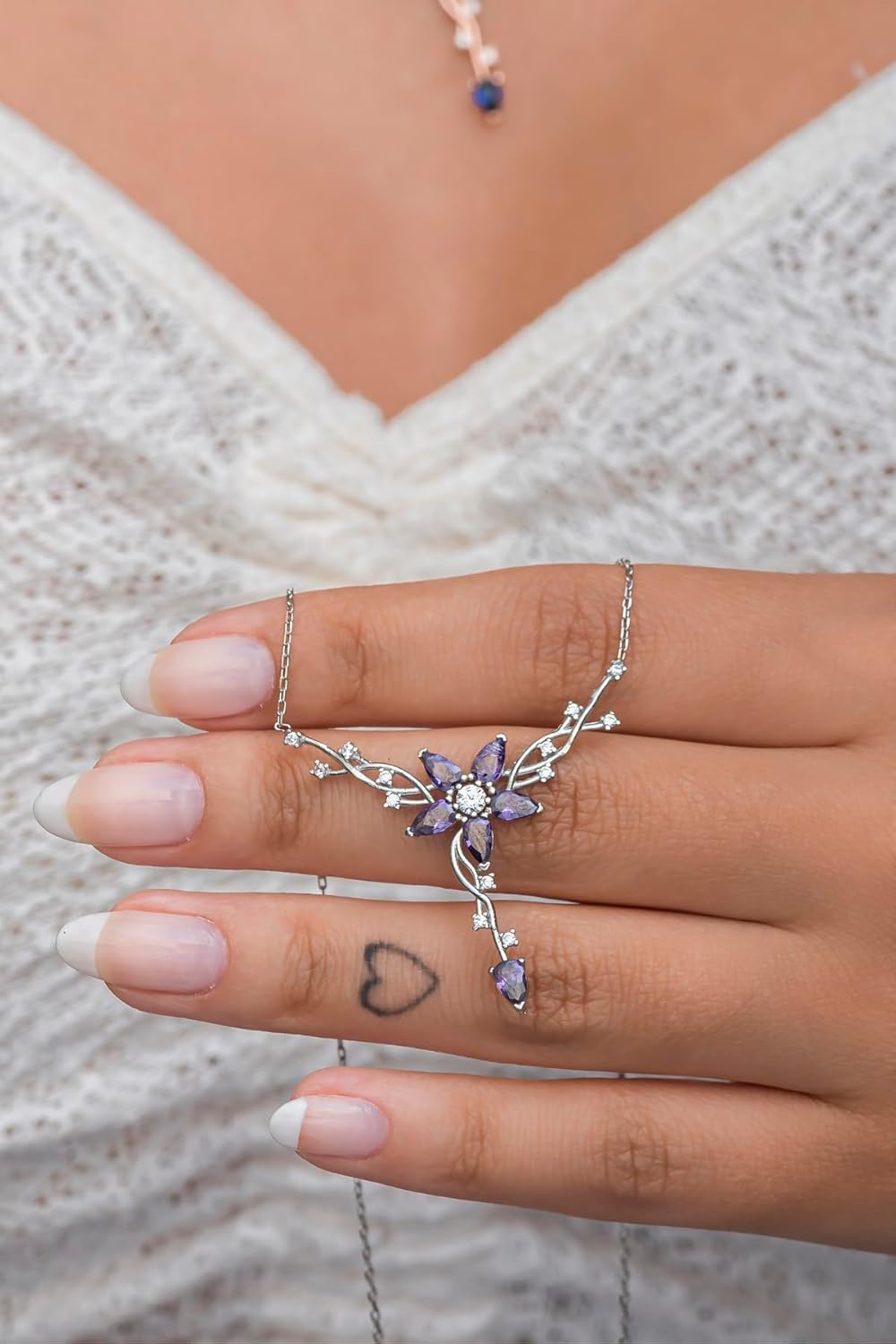 925 Ayar Gümüş Rodyumlu Daldaki Gonca Mor Çiçek Kolye