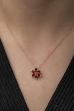 925 Ayar Kırmızı Lotus Çiçeği Kolye Kadın Gümüş Kolye