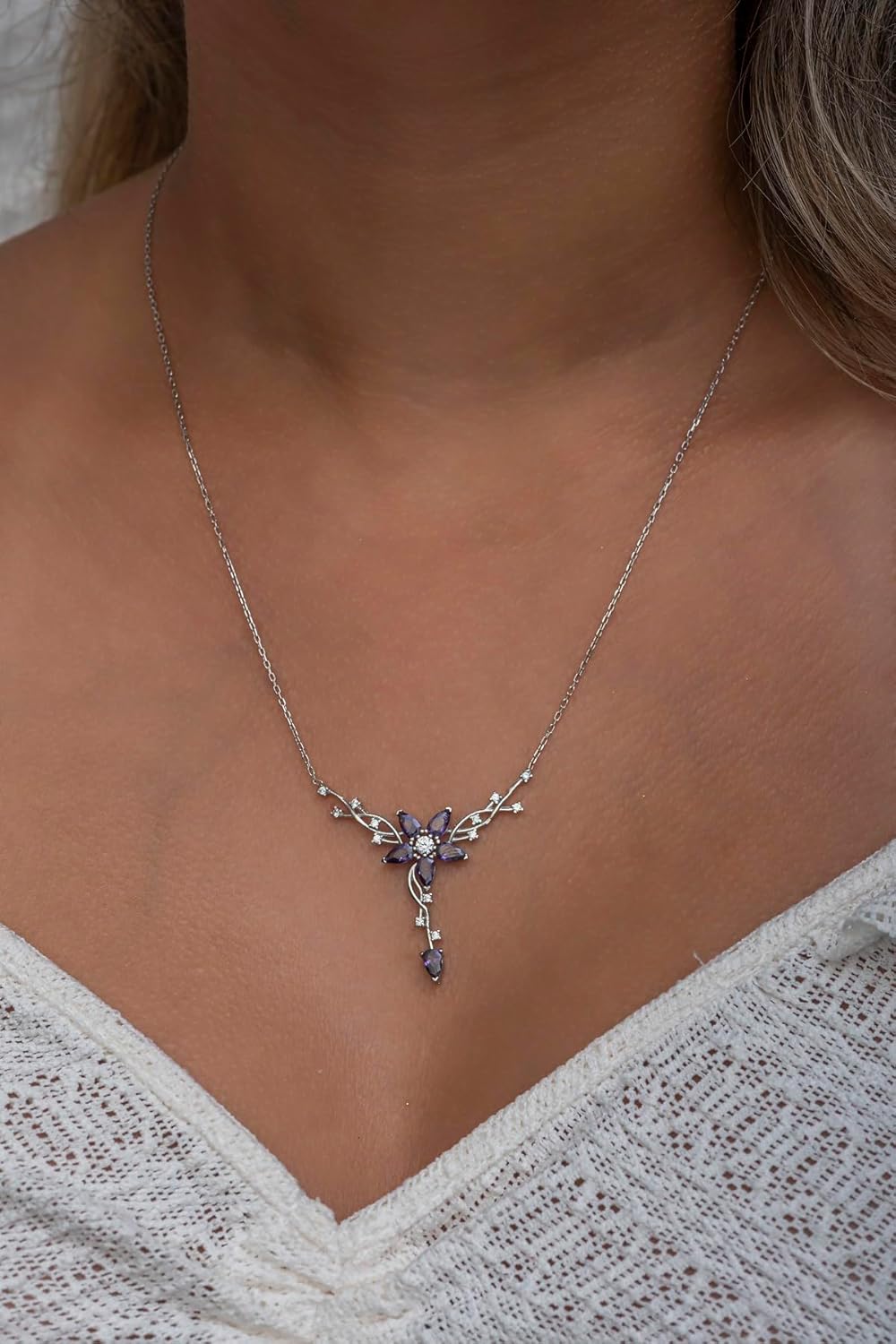 925 Ayar Gümüş Rodyumlu Daldaki Gonca Mor Çiçek Kolye