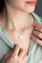 925 Ayar Beyaz Mineli Yonca Kolye Kadın Gümüş Kolye