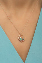 925 Ayar Gümüş Mistik Topaz Taşlı Ay Üstünde Kedi Kolye