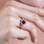 Kırmızı Taşlı Kalp Yüzük