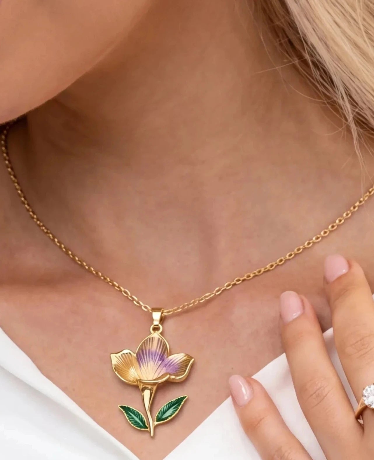 Rodyum ve 18 k Gold kaplama çiçek kolye