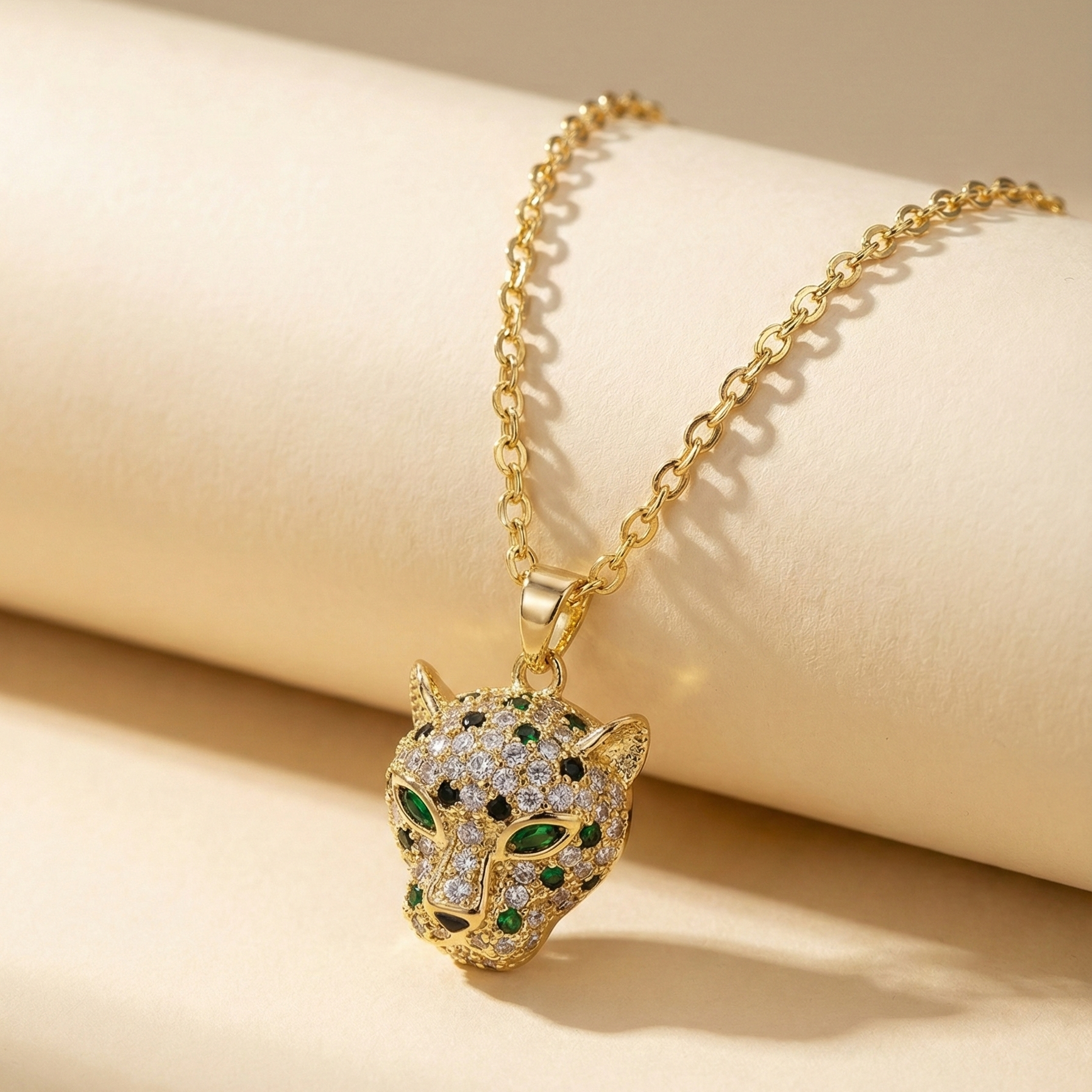 İkonik Panter Başlı Altın Kaplama Kolye – Paslanmaz Çelik, Suya Dayanıklı